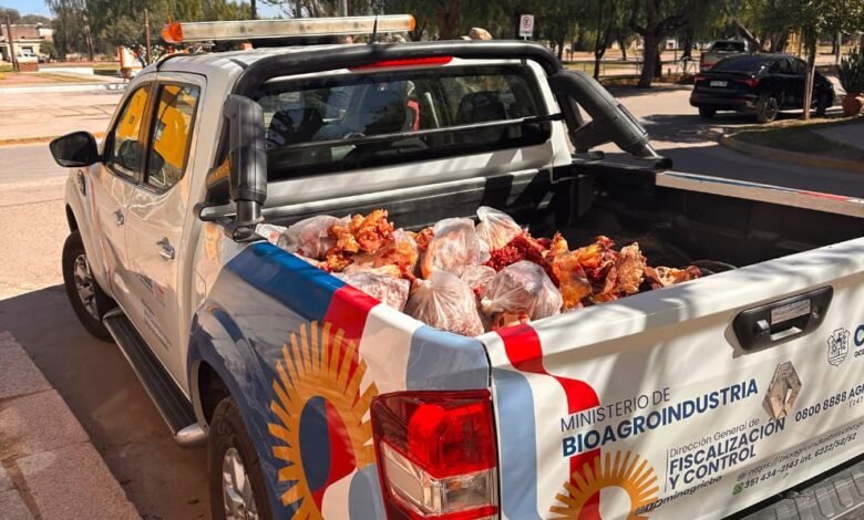 Autoridades cordobesas decomisando carne sin documentación en San Justo, Córdoba