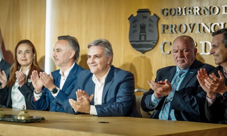 Logotipo del programa Córdoba Impulsa y comerciantes cordobeses