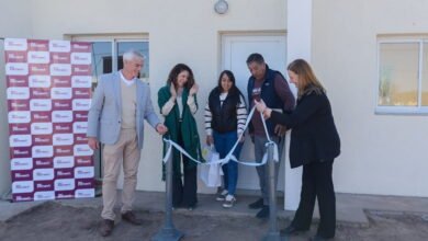 Familias recibiendo llaves de su vivienda semilla en Río Primero