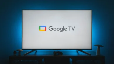 Imagen de un televisor con el logotipo de Google TV