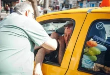 Intendente Passerini recorriendo la Dirección de Especialidades Médicas Centro durante la jornada de vacunación