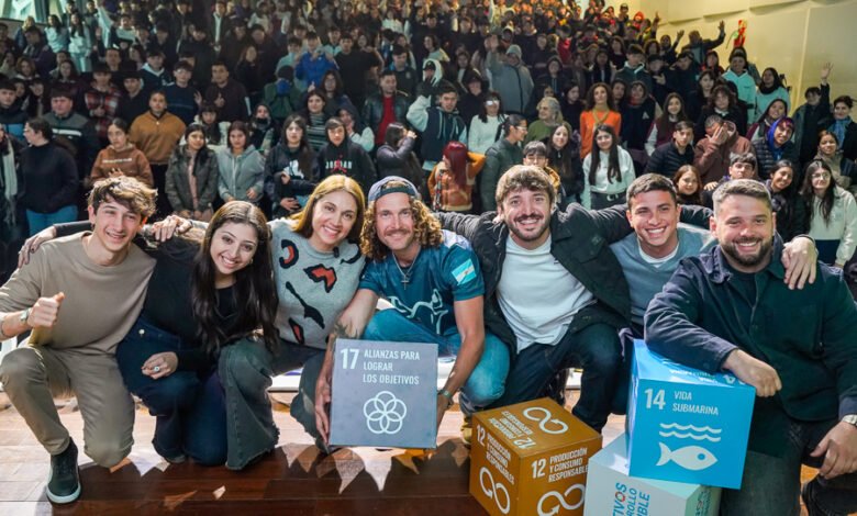 Jóvenes participando en la sexta edición de Re-Conversar