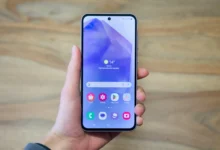 Teléfono Samsung con pantalla de ajustes de aplicaciones
