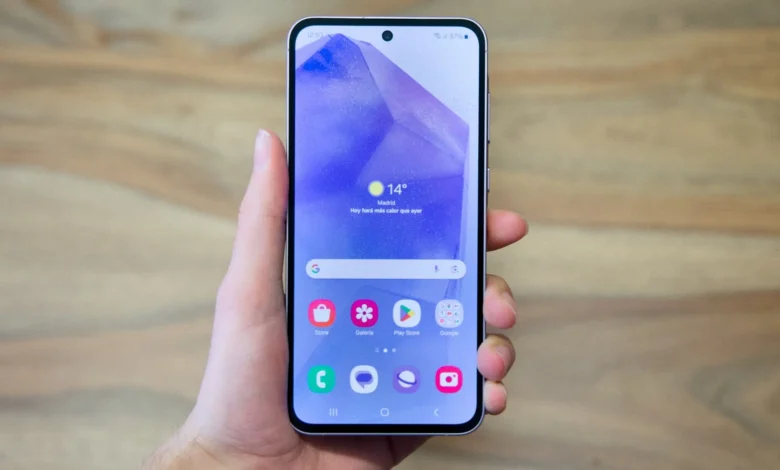 Teléfono Samsung con pantalla de ajustes de aplicaciones
