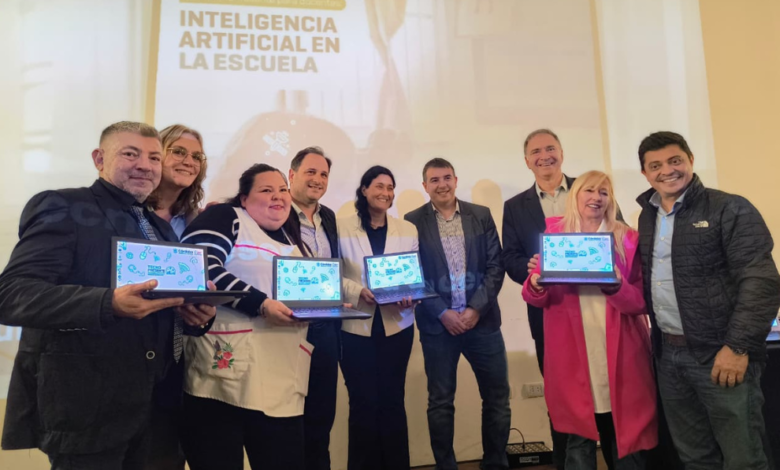 Estudiantes y docentes reciben netbooks en La Cumbre