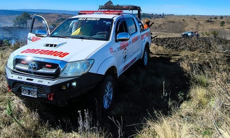 Incendio en Valle de Punilla, bomberos y aviones hidrantes trabajan para contener el fuego