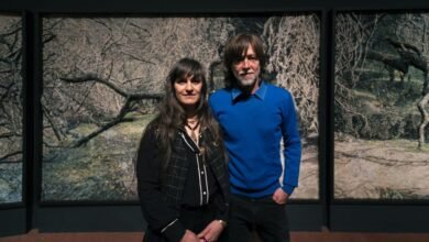 Instalación Argentina de Mondongo, 45 metros de plastilina sobre madera, exhibida en el Museo Evita Palacio Ferreyra