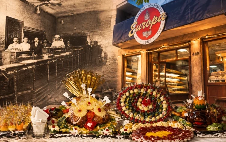 Interior histórico de la panadería La Europea con hornos de fundición y bandejas de pan dulce