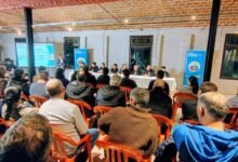 Inauguración de la sede de Tribuna Segura en el Club Unión de Oncativo, con autoridades y representantes de la Liga Independiente de Fútbol
