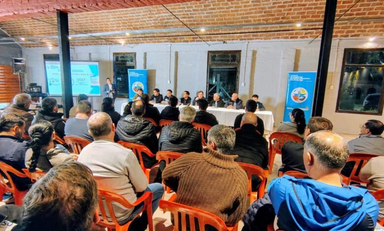 Inauguración de la sede de Tribuna Segura en el Club Unión de Oncativo, con autoridades y representantes de la Liga Independiente de Fútbol