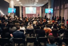 Jóvenes cordobeses presentando proyectos del Desafío Innovar por el Clima
