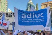 Manifestación de docentes y estudiantes de la Universidad Nacional de Córdoba durante el paro del 8 de septiembre