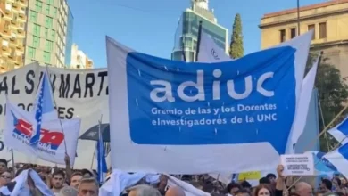 Manifestación de docentes y estudiantes de la Universidad Nacional de Córdoba durante el paro del 8 de septiembre