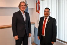 Cónsul de Bolivia Santos Aurelio Rodríguez Laura con autoridades de la Defensoría del Pueblo de Córdoba