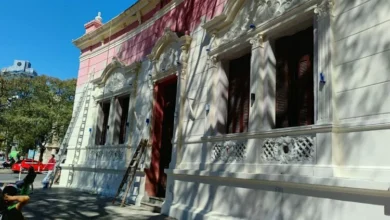 Fachada de la Casa Radical en Córdoba antes de la pintura blanca