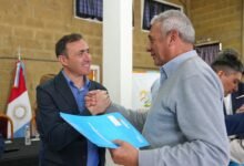 Entrega de resoluciones posesorias a familias en Cruz del Eje, Córdoba