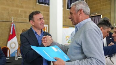 Entrega de resoluciones posesorias a familias en Cruz del Eje, Córdoba