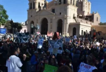 Manifestación en Plaza San Martín, Córdoba, contra la prórroga de la Ley de Emergencia en Discapacidad