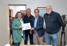 Entrega de fondos del gobierno provincial a dirigentes de instituciones de Río Cuarto