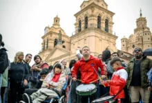 Manifestación en Plaza San Martín, Córdoba, por la prórroga de la ley de emergencia en discapacidad