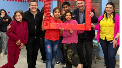 Ministro Horacio Ferreyra y secretario Luis Franchi en visita a la escuela U.N.E.S.C.O. de Guiñazú
