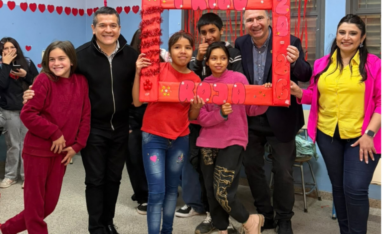 Ministro Horacio Ferreyra y secretario Luis Franchi en visita a la escuela U.N.E.S.C.O. de Guiñazú