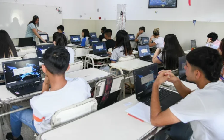 Portada del cuadernillo 'Aportes para la enseñanza de estudiantes con baja visión y ceguera' del Ministerio de Educación de Córdoba