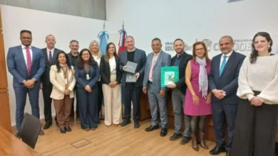 Ministro Horacio Ferreyra y delegación brasileña en reunión de cooperación educativa
