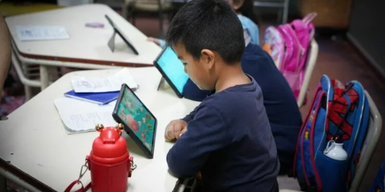 Niños y docentes cordobeses participando en la Olimpiada de Matemática Matific LATAM