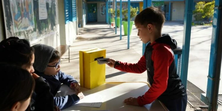 Estudiantes de escuelas municipales de Córdoba en sesión del Parlamento Infantil