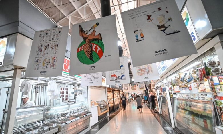 Exposición de humor gráfico en el Mercado Norte, Córdoba, con viñetas que retratan la vida cotidiana de la ciudad