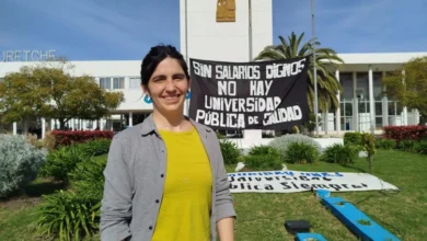 Manifestación de docentes universitarios frente al Ministerio de Capital Humano en Buenos Aires