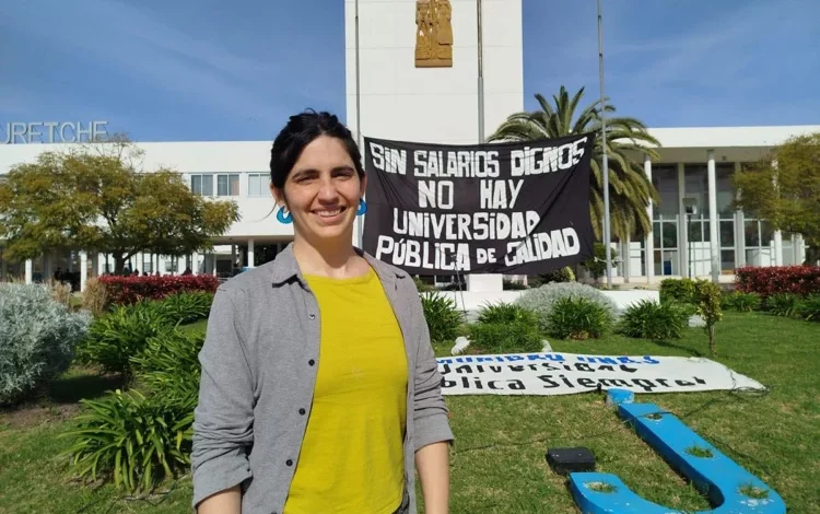 Manifestación de docentes universitarios frente al Ministerio de Capital Humano en Buenos Aires