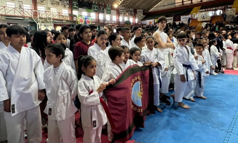 Polideportivo Municipal Carlos Cerutti lleno de atletas de karate