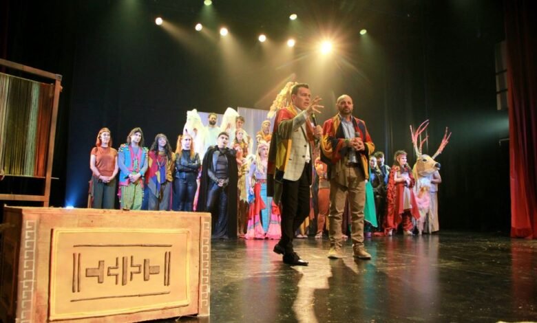 Escena del lanzamiento del FIT Córdoba 2026 en el Teatro Real