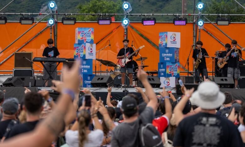 Jóvenes músicos ensayando para Rockeritos CBA 2027 en la Agencia Córdoba Cultura
