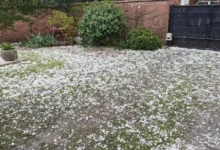 Granizada que golpeó el norte de Córdoba, con granizo del tamaño de huevos sobre la calle