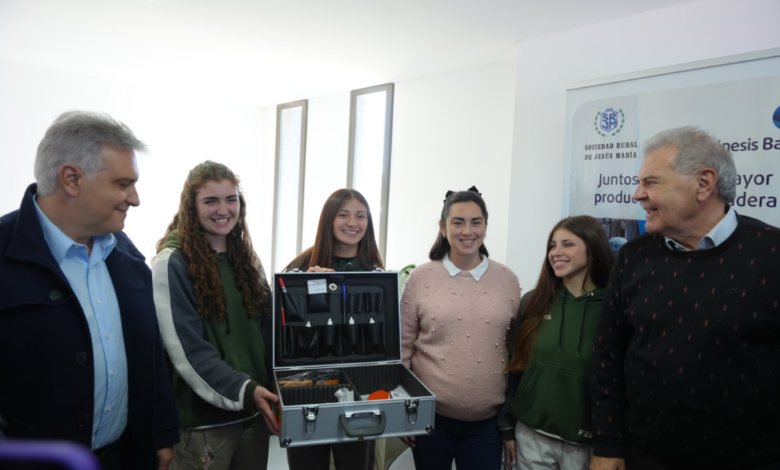 Kit del Suelo entregado a docentes de escuelas agrotécnicas en Córdoba