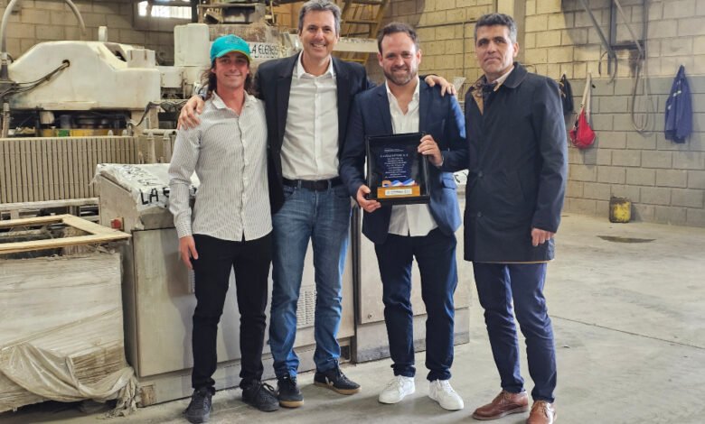 Entrega del certificado de Promoción Industrial a La Elenense en Elena, Río Cuarto