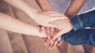 Voluntarios de la Iglesia Católica en Córdoba preparándose para la visita del Papa León XIV