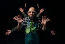Escena del Festival Internacional de Teatro FIT Córdoba 2026 con niños y artistas en el escenario