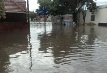 Equipos de emergencia y voluntarios realizando el simulacro de inundación en Villa Páez, Córdoba