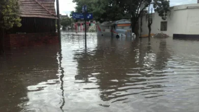 Equipos de emergencia y voluntarios realizando el simulacro de inundación en Villa Páez, Córdoba