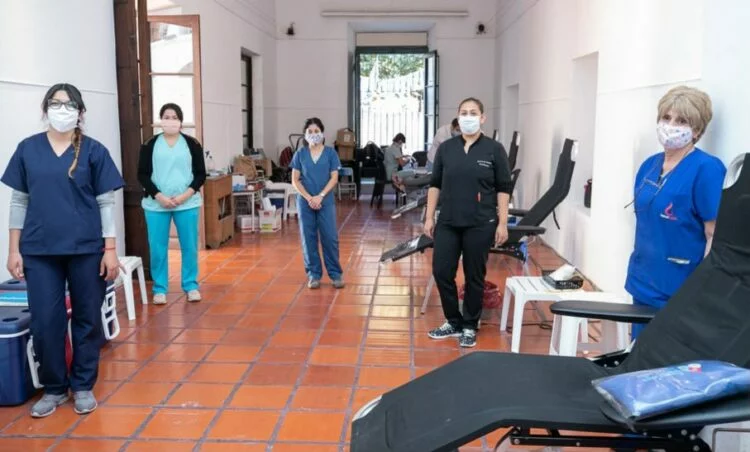 Colecta de sangre en el Cabildo Histórico de Córdoba durante el Mes de Concientización del Cáncer Infantil