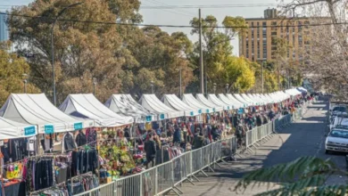 Feriantes de los Paseos Populares de Córdoba recibiendo información sobre créditos sin interés