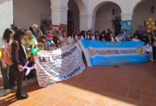 Donantes entregando sangre en el Cabildo Histórico de Córdoba durante la jornada de concientización sobre el cáncer infantil