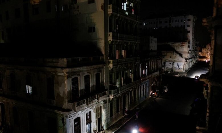 Vista nocturna de La Habana sin luz durante el apagón nacional de Cuba 2026