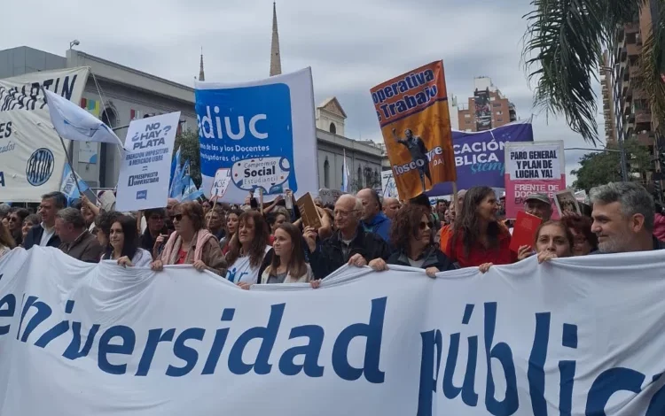 Manifestación de docentes de la Universidad Nacional de Córdoba durante el paro de octubre 2024