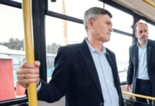 Intendente Daniel Passerini hablando frente a la prensa sobre el conflicto del transporte urbano en Córdoba