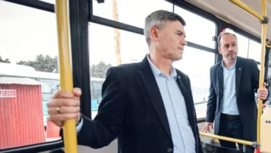 Intendente Daniel Passerini hablando frente a la prensa sobre el conflicto del transporte urbano en Córdoba